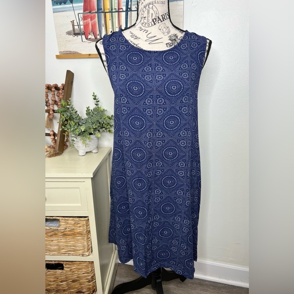 Roxy Sleeveless Shift Dress - Picture 1 of 9